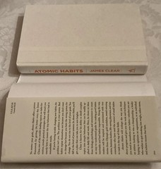 Atomic Habits by James Clear 2018 HC/DJ Avery Publishing 1st Edition