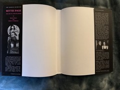 BETTIE PAGE. THE LIFE OF A PIN-UP LEGEND – 2ND. PRINTING SIGNED BY BETTIE PAGE