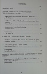 A SPACEFARING PEOPLE: PERSPECTIVES ON EARLY SPACEFLIGHT BY ALEX ROLAND 1985 SC