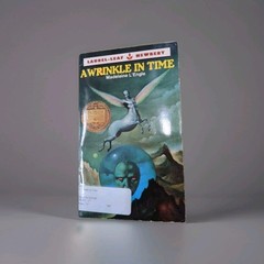 Stranger Things Vintage 1976 A Wrinkle in Time-PAPERBACK-Madeleine L’Engle