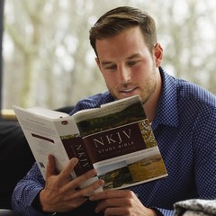 NKJV Study Bible, Hardcover, Burgundy, Full-Color, Comfort Print: The…