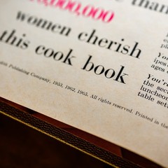 VTG 1965 Better Homes & Gardens New Cook Book Gold Souvenir Binder Edition EXC