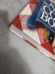 BETTER HOMES AND GARDENS: 2002 – 12TH Edition Cookbook – Hardcover. Looks New.