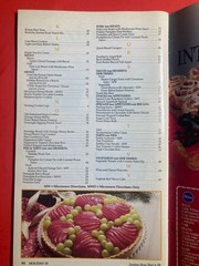 PILLSBURY HOLIDAY BAKING RECIPES COOKBOOK 96 PAGES 2000 COOKIES SPRITZ CHRISTMAS