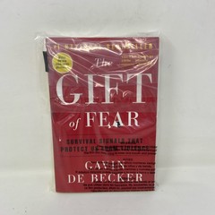 Back Bay Books The Gift of Fear, Red Trade Paperback by de Becker