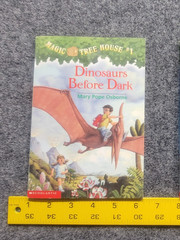 Dinosaurs Before Dark by Mary Pope Osborne (1992, Digest Paperback)