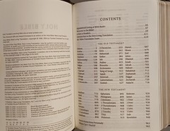 Compact Gift Bible by Tyndale House Publishers Staff (2004, Leather)