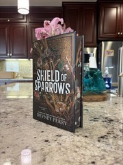 Shield of Sparrows Devney Perry GOLD Edition Romantasy – sprayed edges