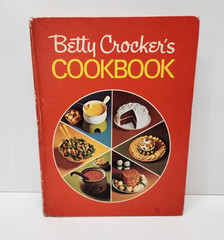 Vintage 1972 Betty Crocker’s Pie Cover Sear Holiday Edition Cookbook