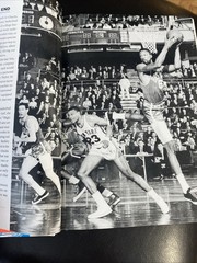 A History of Basketball in Fifteen Sneakers Hardcover – Bengtson NBA Jordan Nike