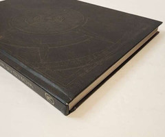 World of Warcraft: Chronicle Volume 1 Hardcover 2016 FIRST ED. DARK HORSE BOOKS