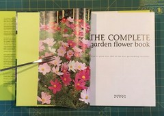 THE COMPLETE garden Flower Book 800 Pages 1000 + Pictures, Like New