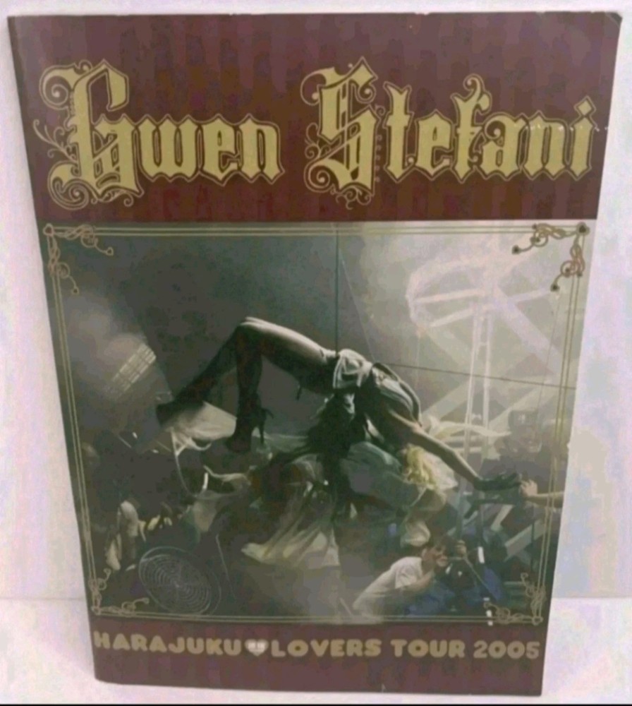 Gwen Stefani Harajuku Lovers Tour 2005 Concert Program Book 32 Pages