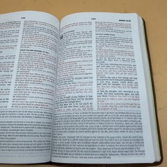 The King James Version Study Bible Red Letter 2011 Barbour Embossed Design KJV