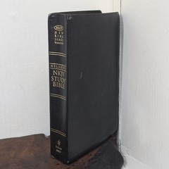 Nelson’s New King James Version 1997 Study Bible Black Bonded Leather #2885N
