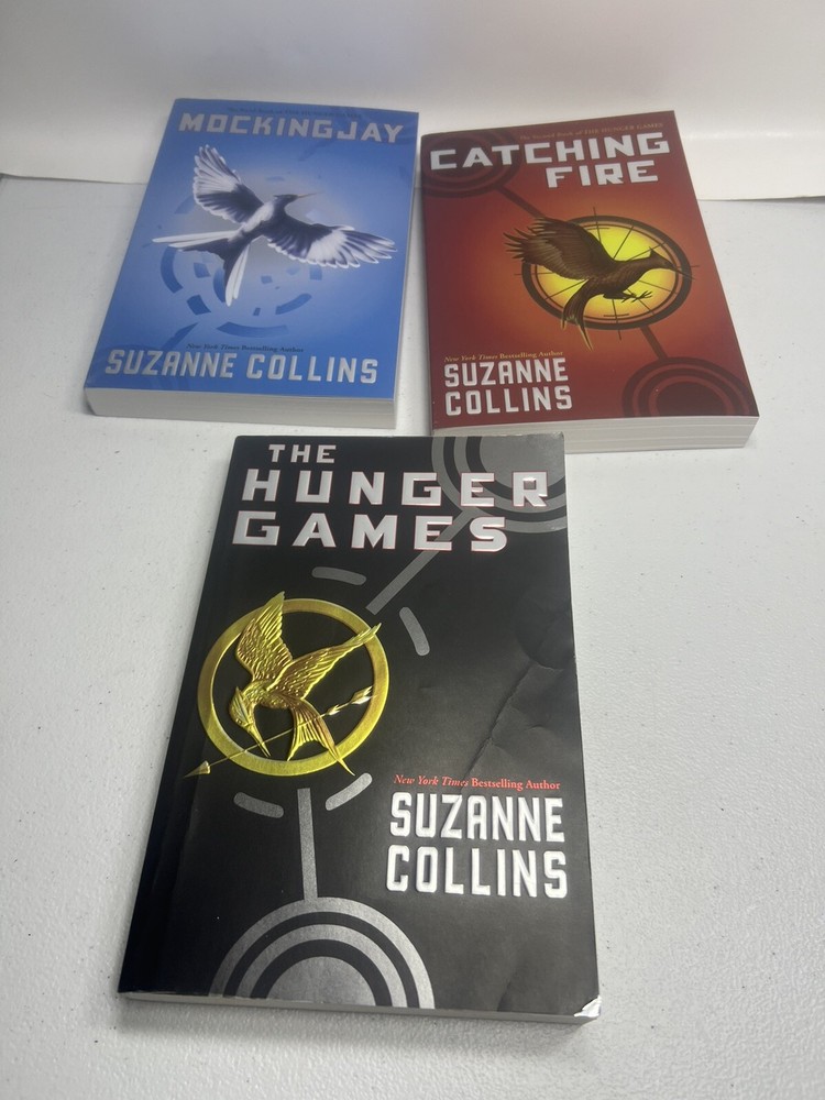 Hunger Games Trilogy Boxed Set : Paperback Classic Collection by Suzanne Collins