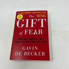 Back Bay Books The Gift of Fear, Red Trade Paperback by de Becker