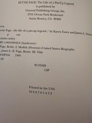 BETTIE PAGE. THE LIFE OF A PIN-UP LEGEND – 2ND. PRINTING SIGNED BY BETTIE PAGE
