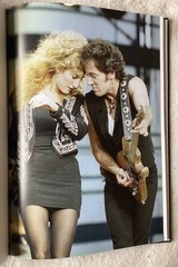 “BRUCE SPRINGSTEEN – An Illustrated Biography” – Hardcover – 184 Pages! – MINT!