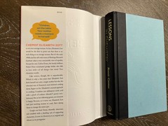 Lessons in Chemistry – Bonnie Garmus – First Edition – HCDJ – 2022