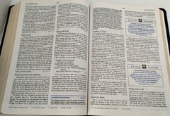 The Living Insights Study Bible NIV Zondervan Bonded Leather 1996 Swindoll Navy