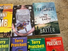 Terry Pratchett–Lot of 11 PB, 4 HC various titles, Good Omens, Jonny & the Bomb