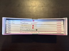 Pinkalicious Gift Set (6 Hardcover Books, Poster, Jigsaw Puzzle, 3 Paperbacks)