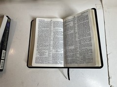 Broadman & Holman Ultrathin Indexed Reference Bible NIV 1986 Black In Box