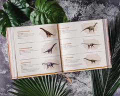 Dinosaur World: over 1,200 Amazing Dinosaurs, Famous Fossils, and the Latest Dis