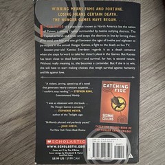 Suzanne Collins Hunger Games Trilogy: Hunger Games, Catching Fire, Mockingjay