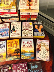 Lot of 10 Modern/Classic Popular Best Seller Romance Novel Paperback RANDOM PICK