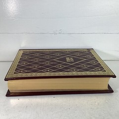 The New American Bible Catholic Parish Edition (11.5″ x 8.5″) 1994 Very Good