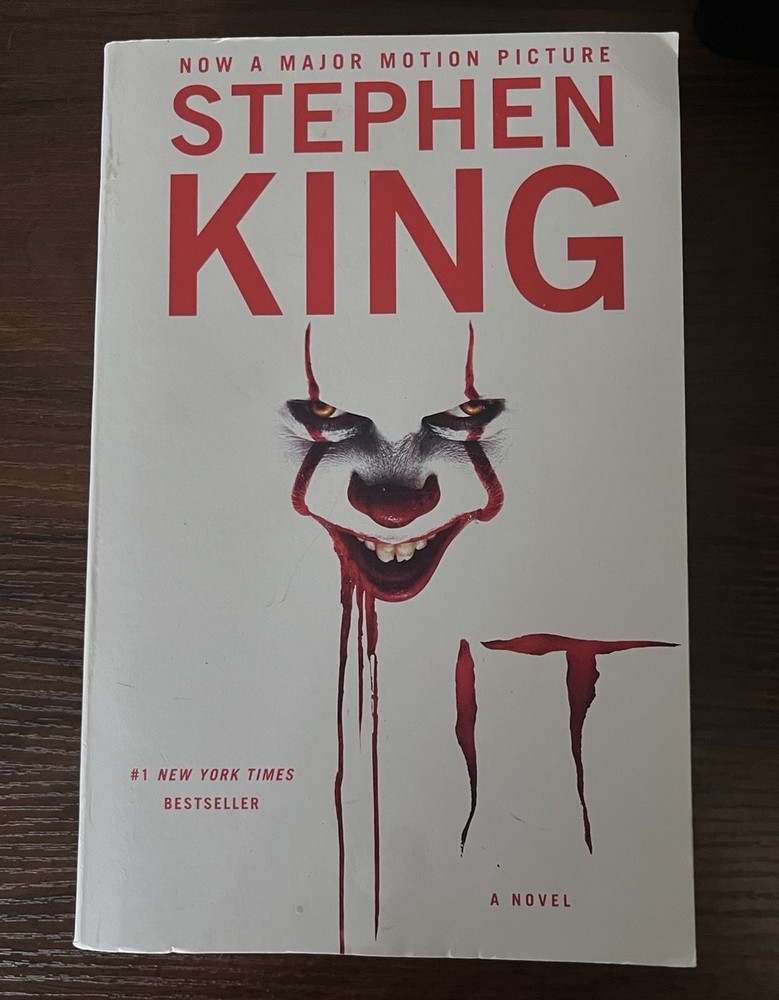 Stephen King IT: A Novel Paperback 2019 Scribner Horror Film/TV Adaptation