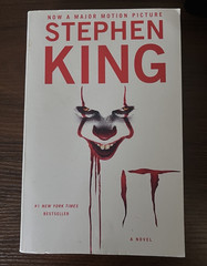 Stephen King IT: A Novel Paperback 2019 Scribner Horror Film/TV Adaptation