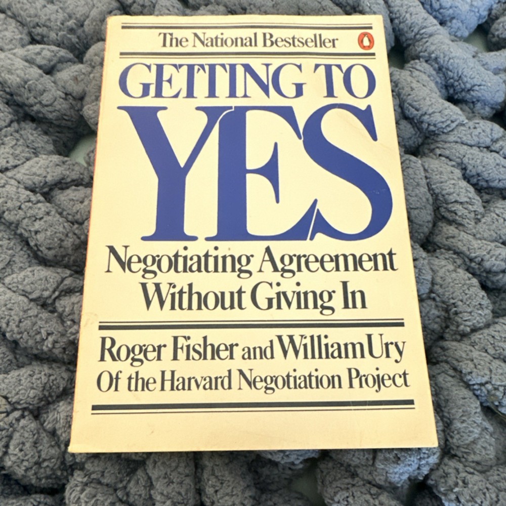 Roger Fisher William Ury Getting to Yes Paperback Negotiating Business