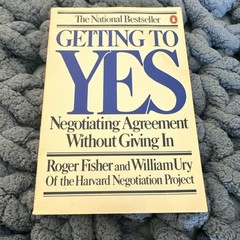 Roger Fisher William Ury Getting to Yes Paperback Negotiating Business
