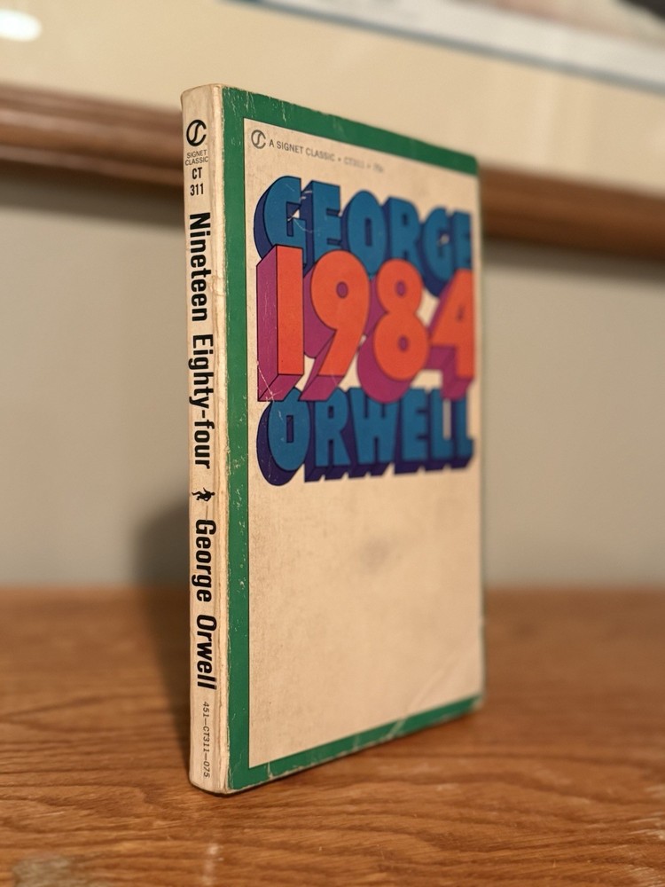NINETEEN EIGHTY FOUR Paperback Book GEORGE ORWELL 1961 Printing