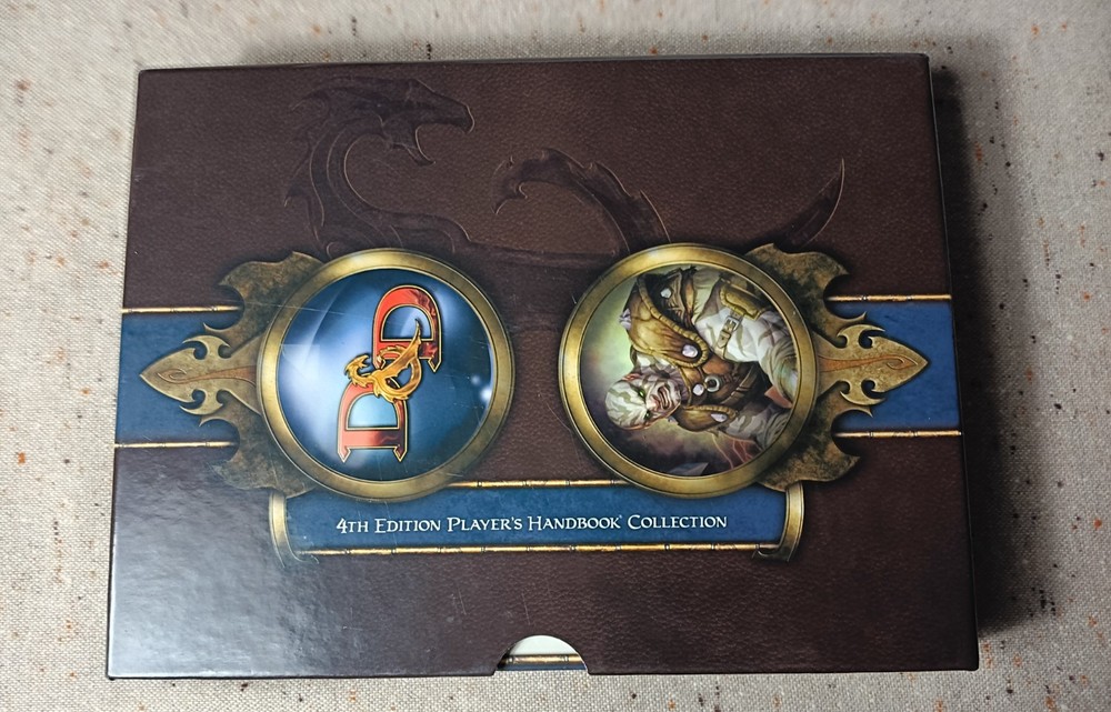 DUNGEONS & DRAGONS 4th EDITION 2 Volumes in slipcase PLAYERS HANDBOOK COLLECTION