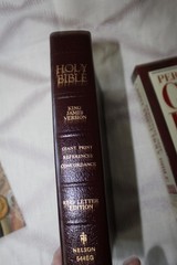 Holy Bible Giant Print KJV NIB Burgandy Bonded Leather Gilded Gold Page Edges