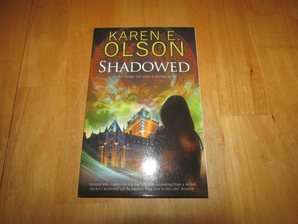 A Black Hat Thriller Ser.: Shadowed by Karen E. Olson (2017, UK-Trade Paper)