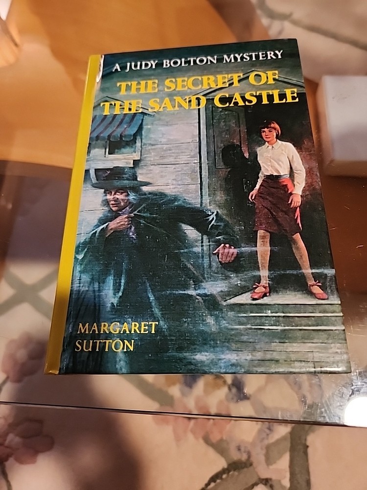 THE SECRET OF THE SAND CASTLE (JUDY BOLTON MYSTERIES) Applewood HC
