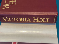 1987 VICTORIA HOLT – 4 Complete Unabridged Books in One! HC 862 pages