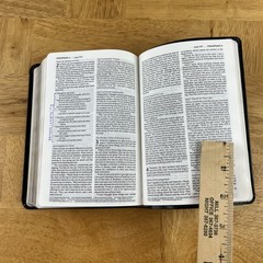 Compact Gift Bible NLT (Bonded Leather, Black) – bonded_leather Tyndale