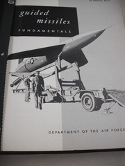 „GUIDED MISSILES FUNDAMENTALS” 1957 AIR FORCE MANUAL 52-31. 575 PAGES. ILLUSTS.