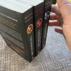 THE HUNGER GAMES – TRILOGY BOX SET 3 BOOKS By Suzanne Collins Scholastic Novel