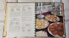 Betty Crocker’s Cooky Book 1973 450+ recipes grannycore color photos 156 pages
