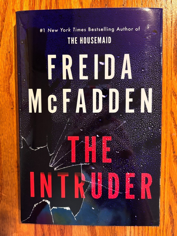 D-luxe hardcover edition THE INTRUDER Freida McFadden