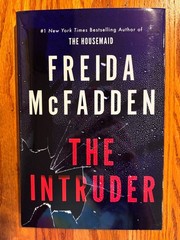 D-luxe hardcover edition THE INTRUDER Freida McFadden