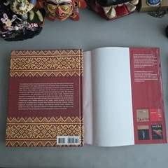 Textiles of Southeast Asia: Tradition, Trade, and Transformation Robyn Maxwell