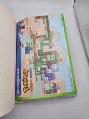 Pokemon HeartGold & SoulSilver Strategy Guide (Trade Paperback, 2010) w/Poster